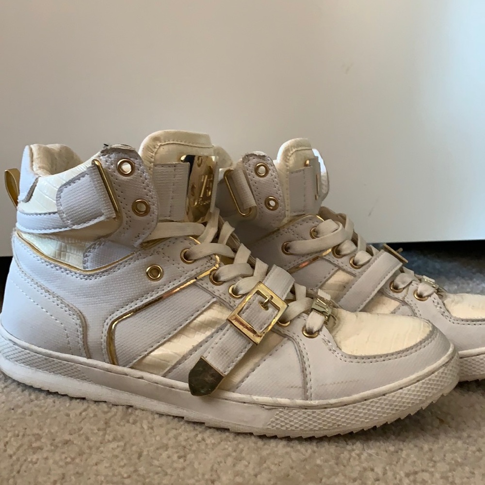 J75 Jump Sneaker